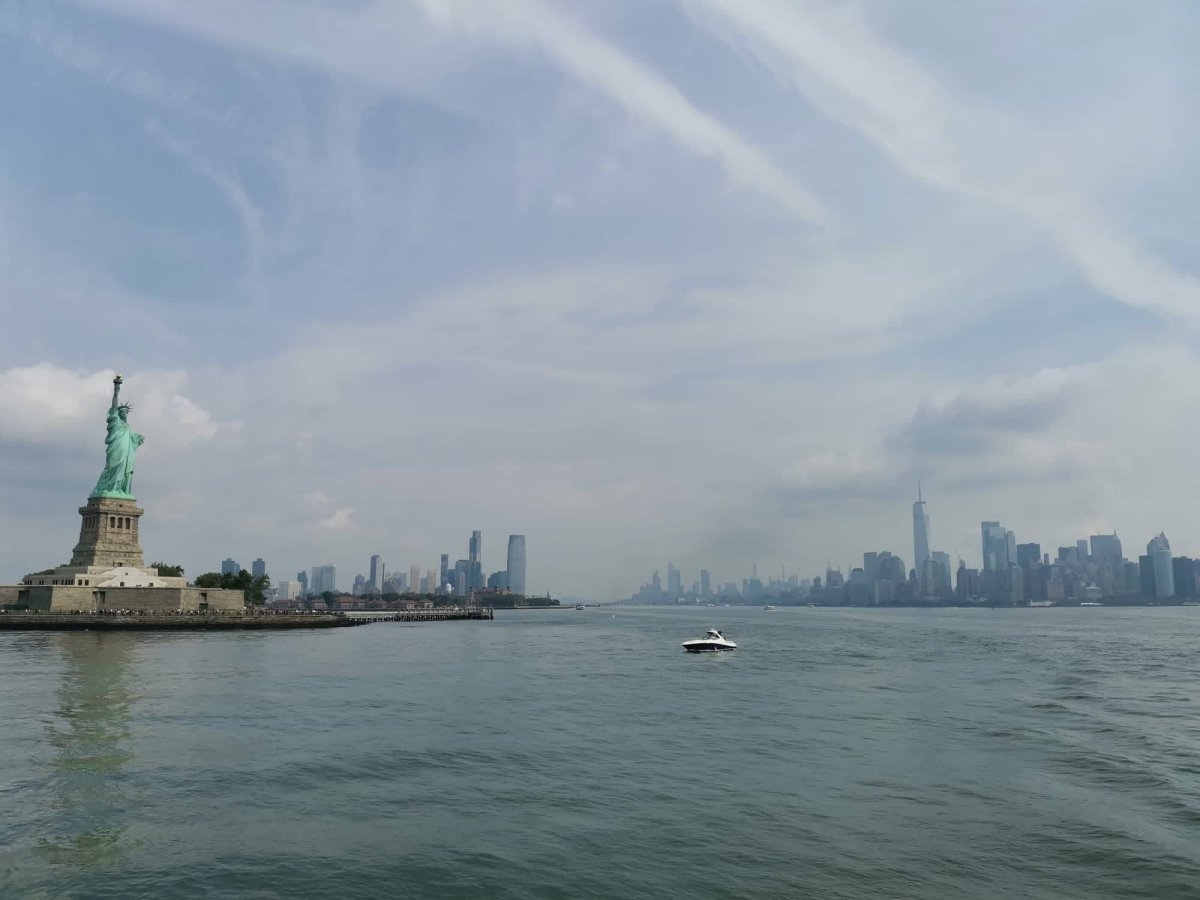 Vyrazit k Soše Svobody je sice klišé, ale stejně to stojí za to