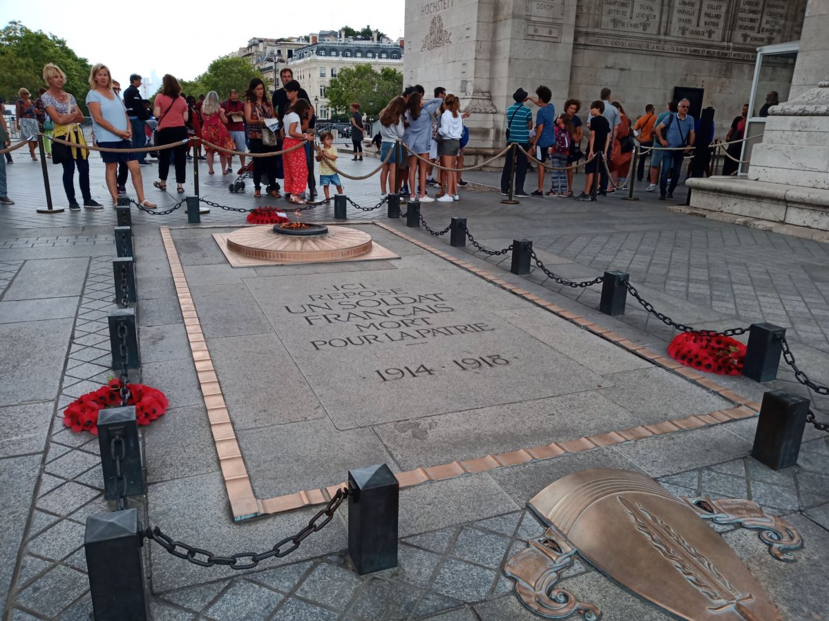 U Vítězného oblouku 