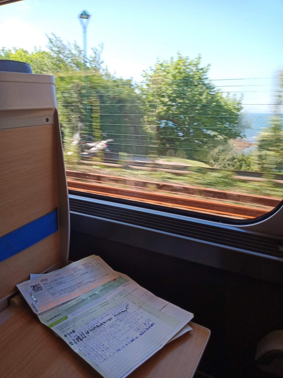 TGV pohled z okna a moje jízdenka 