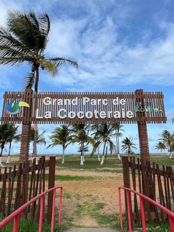 Plage de la Cocoteraie v Kourou