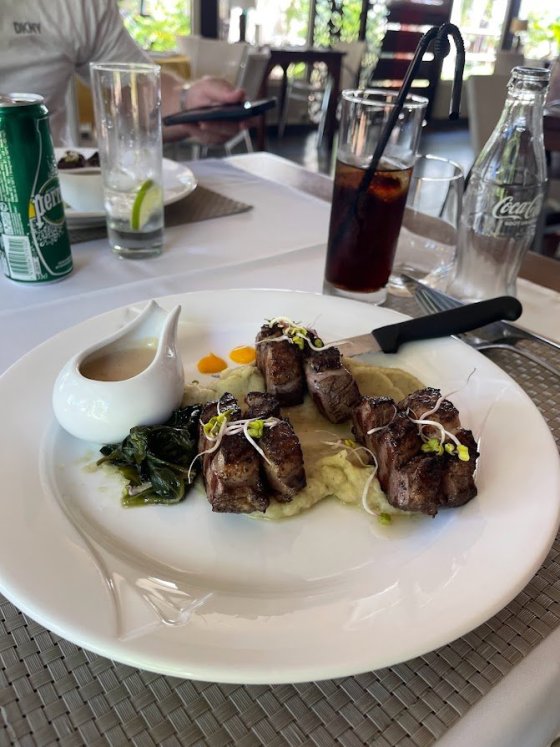 Kachna v restauraci Le Barrio asi 26 Euro