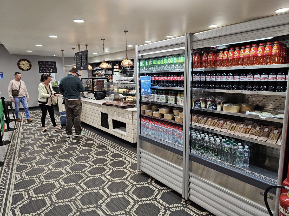 Letištní restaurace, veřejná část