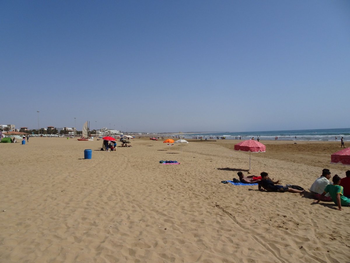 Nekonečné pláže Agadiru nalevo