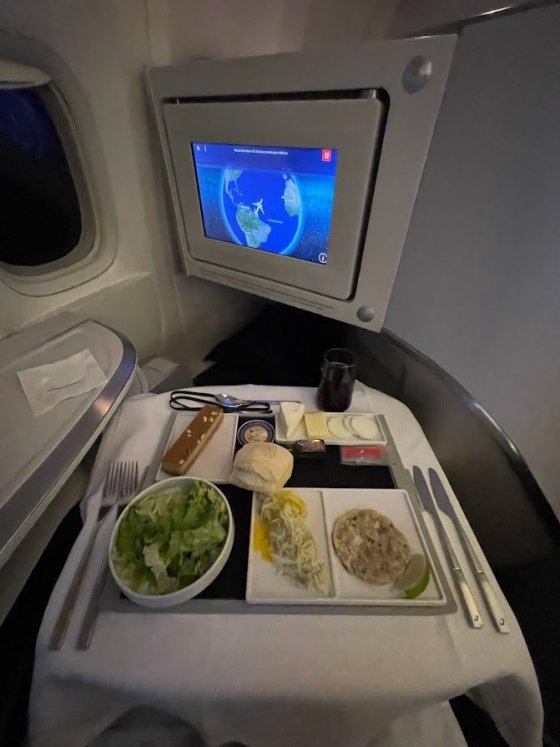 Předkrm. Krevety se zelím. Sýry a dezer najednou.