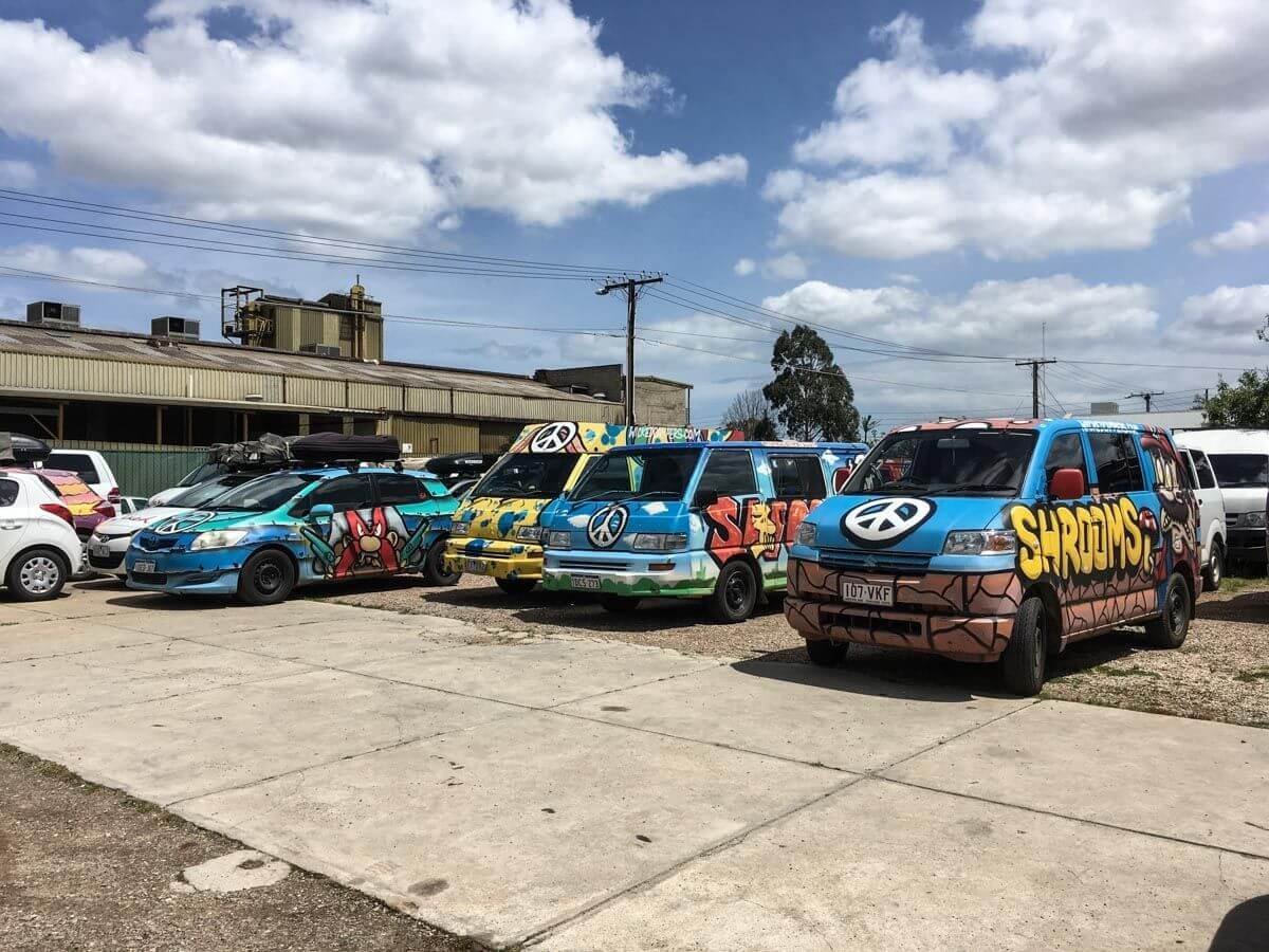 Půjčovna Wicked Campers - jedno auto lepší než druhé :)