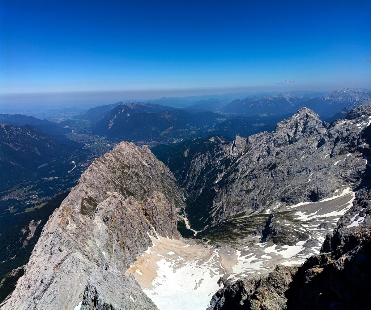Zugspitze - výhled na Ga-Pa + Wank (1780 m.n.m)