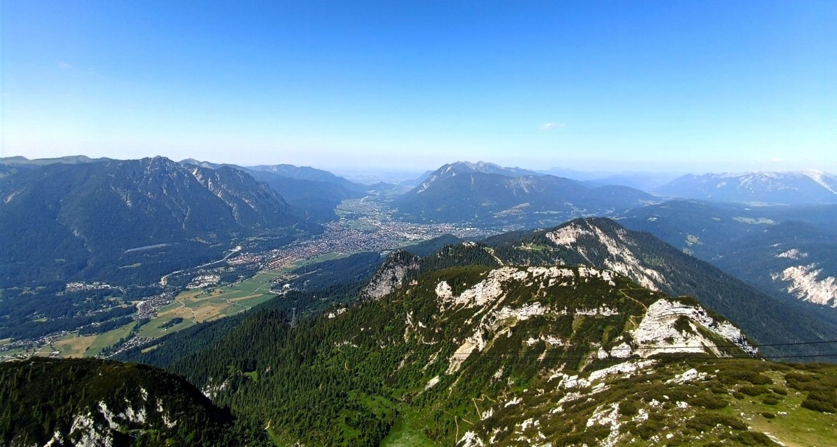 vyhlídka AlpspiX - výhled na Ga-Pa + Wank (1780 m.n.m)