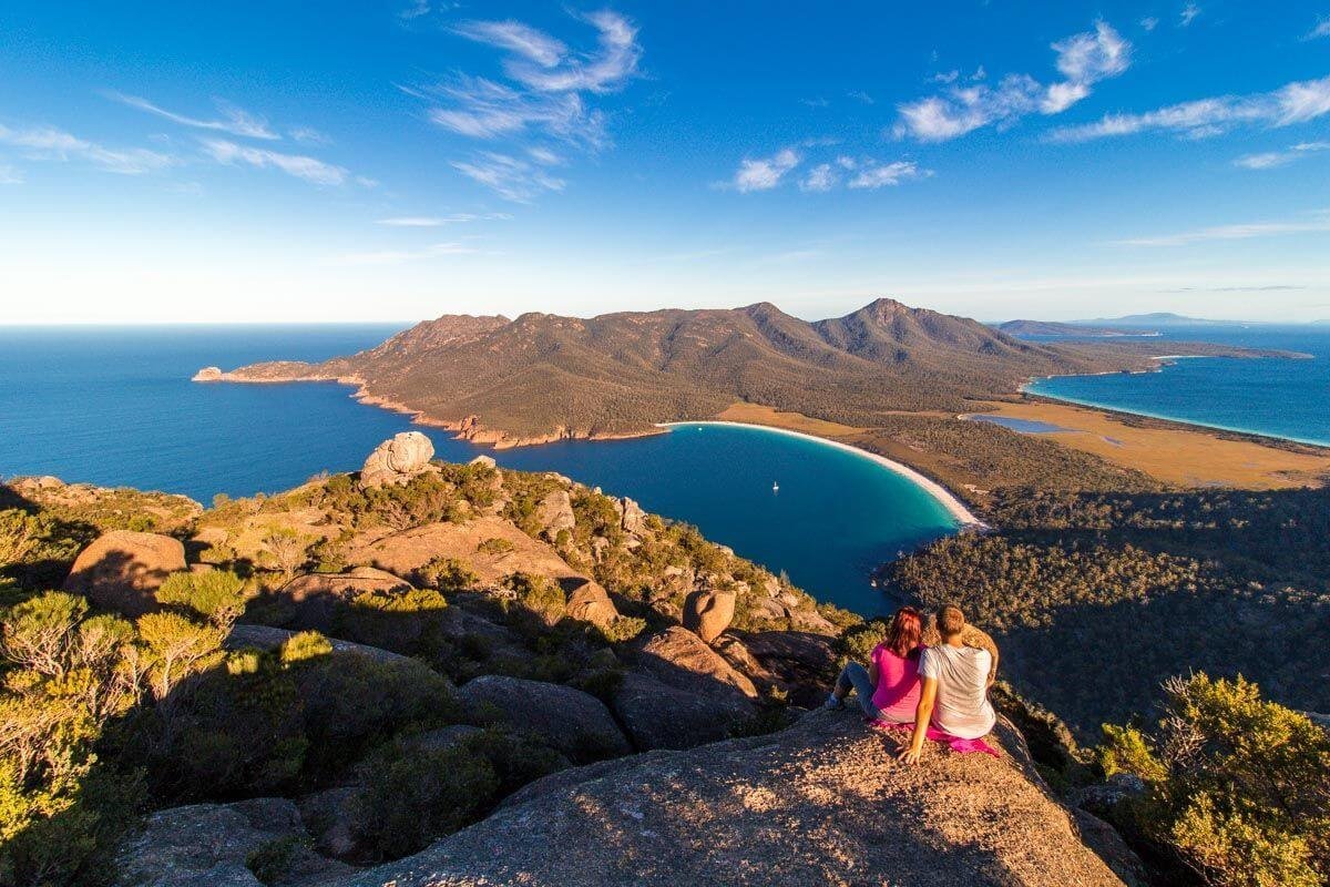 Naše nejoblíbenější místo na světě - vyhlídka z Mt. Amos na záliv Wineglass Bay