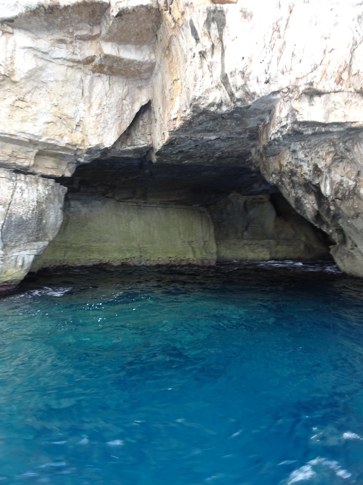 Z moře je Blue Grotto nádherná