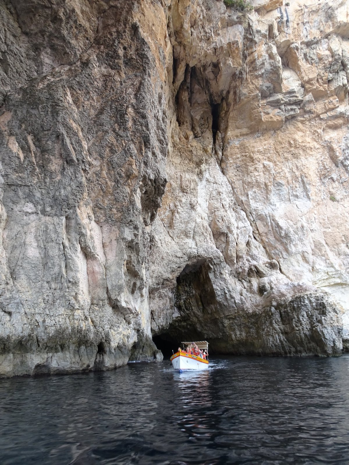 Výlet člunem do Blue Grotto