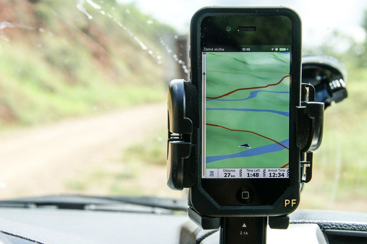 GPS ukazuje, že před námi je most. Není.