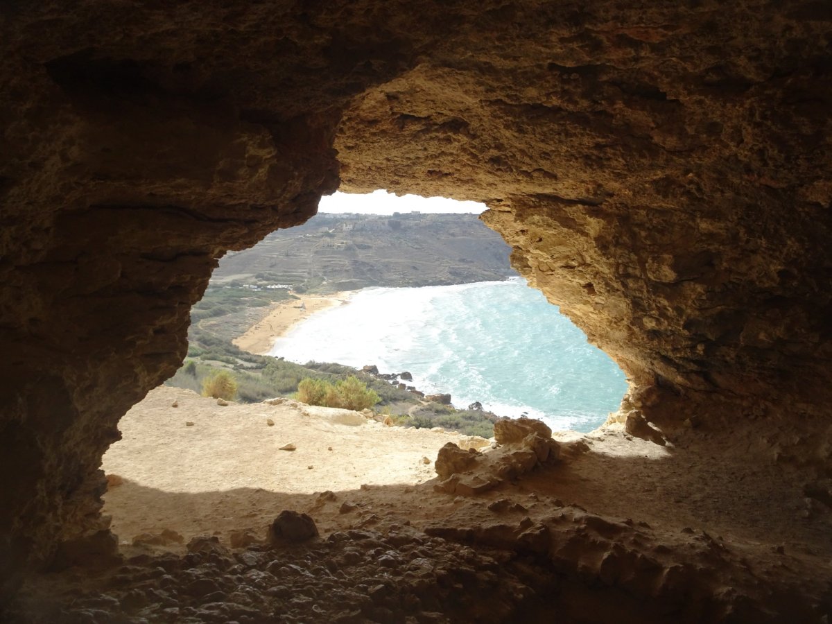 Pohled na Ramlu z jeskyně