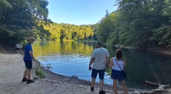 To je to smaragdové jezírko, na ochlazení končetin přišlo vhod…