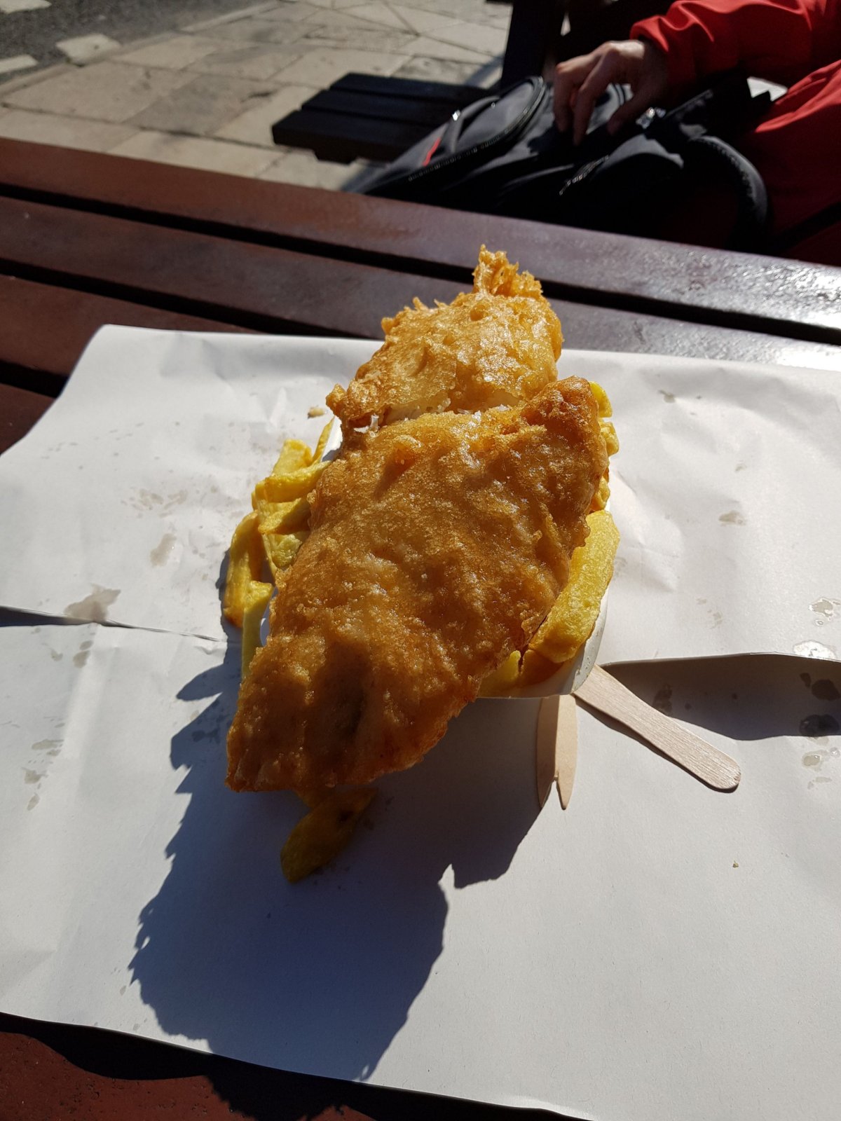 Poslední foto tresky, než ji odnesl racek.