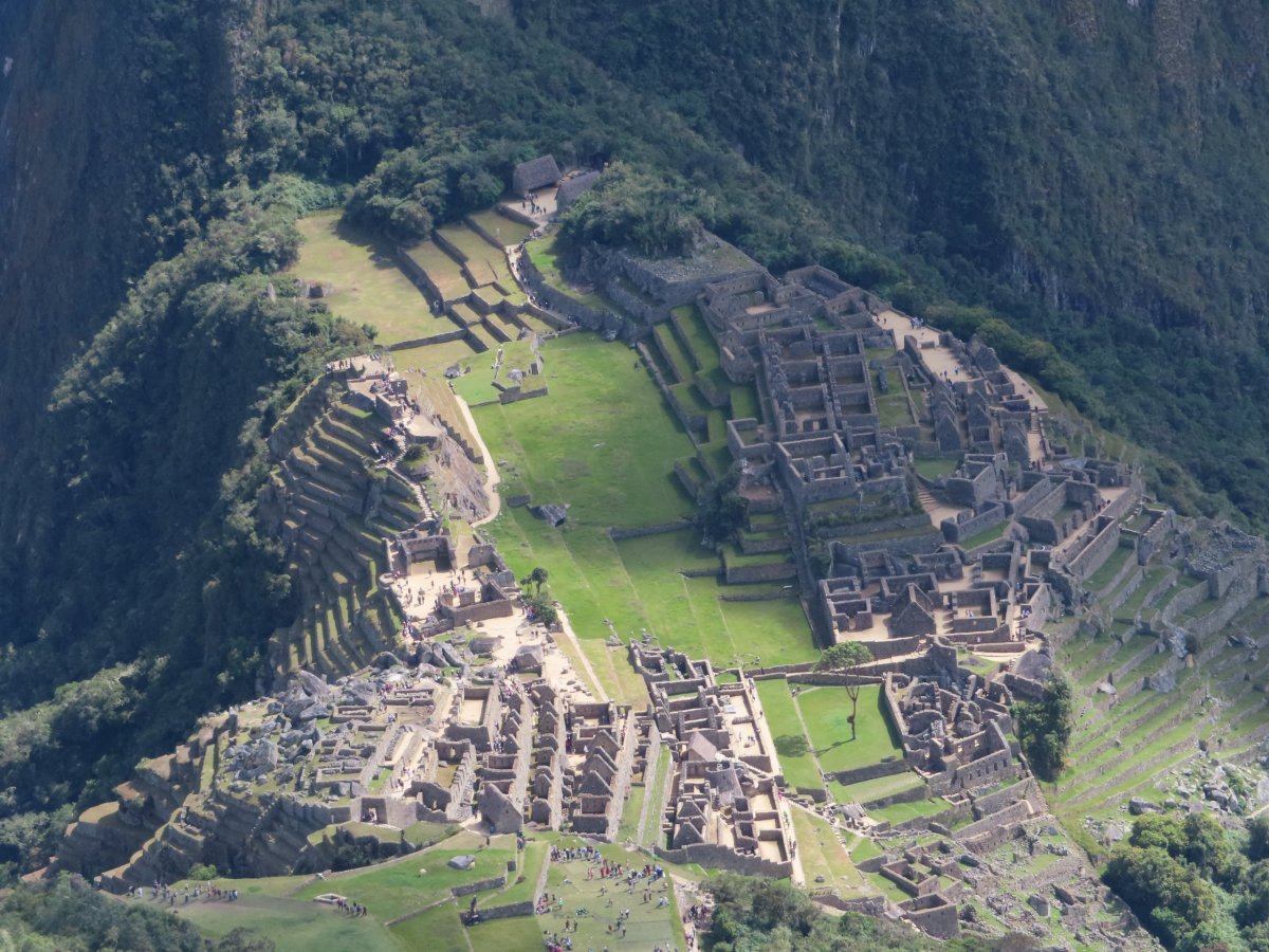 Pohled shora na město Machu Picchu