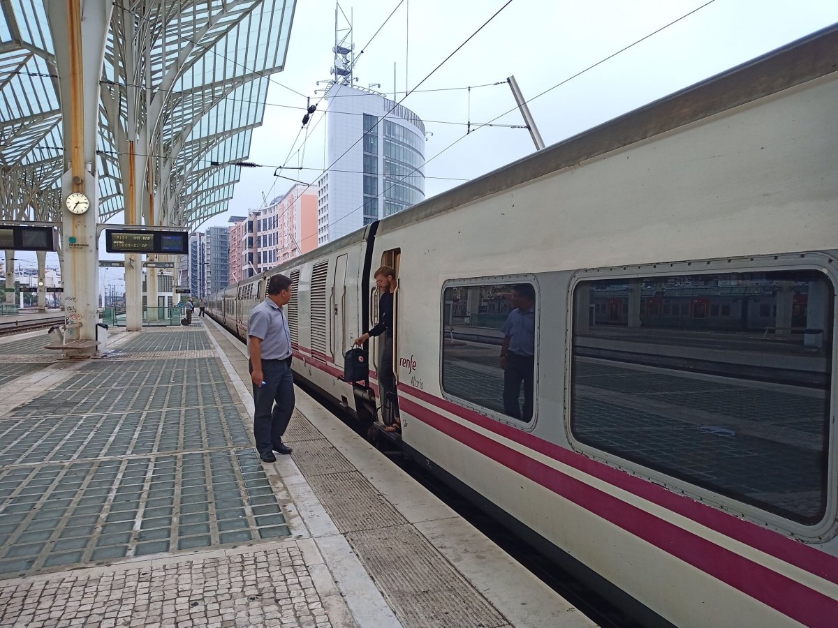 Výstup z vlaku v Lisabonu 