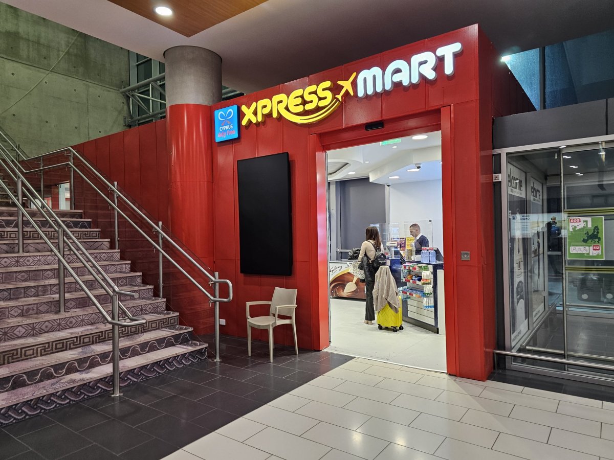 Minimarket v příletové hale