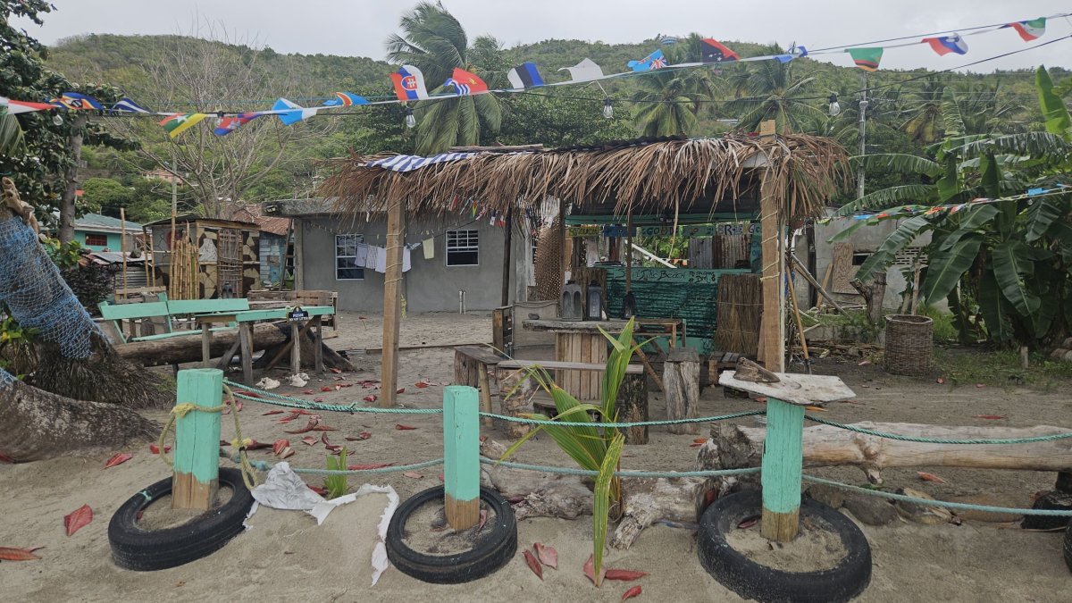 Sea Turtle Beach Bar Restaurant před den