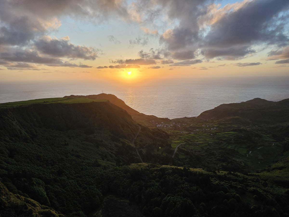 Pohled na vesničku Fajazinha z Miradouro Craviero Lopes