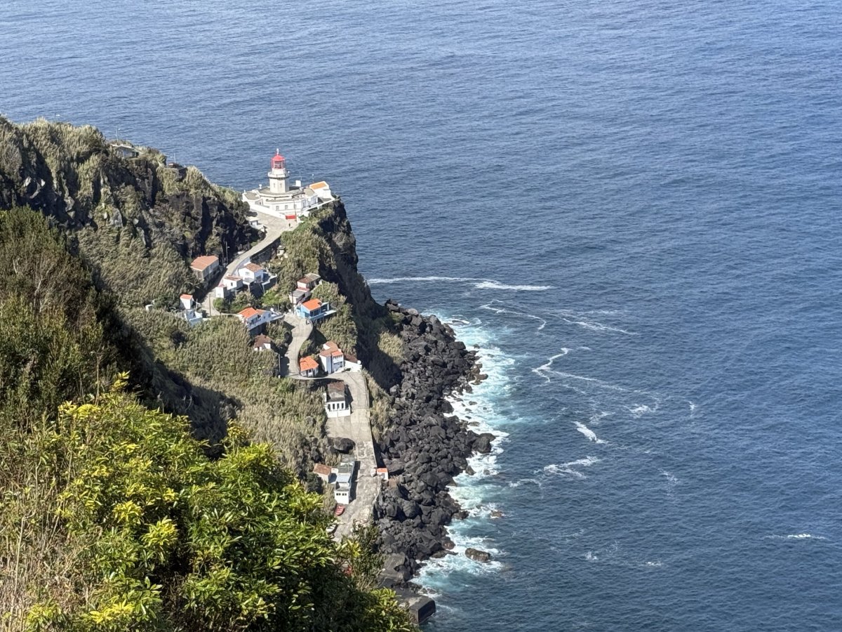 Farol do Arnel - vyhlídka Miradouro da Vista dos Barcos