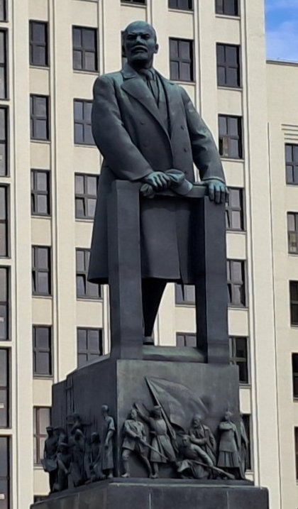 Soudruh Lenin promlouvá k davu