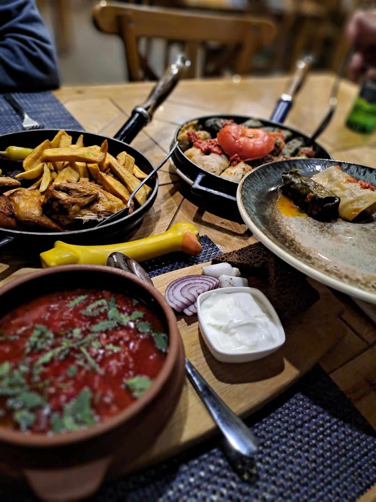 Večeře v Ararat Tavern