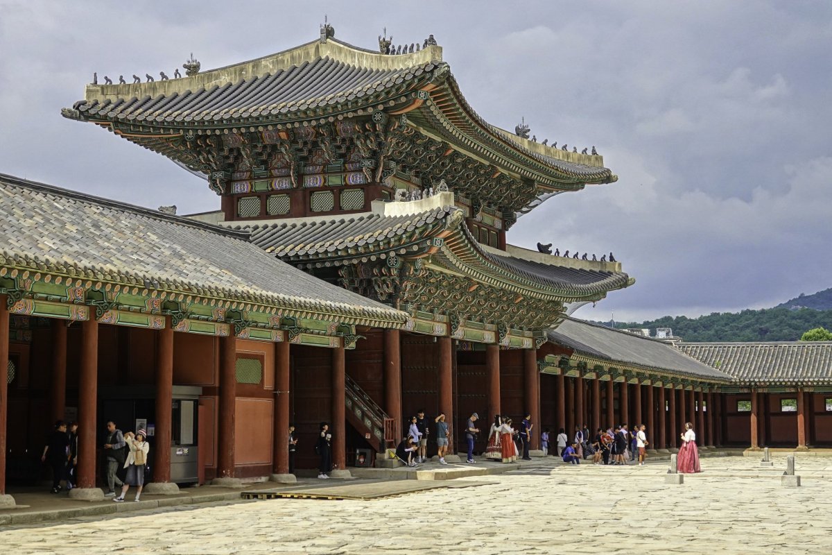 jedna z bran Královského paláce