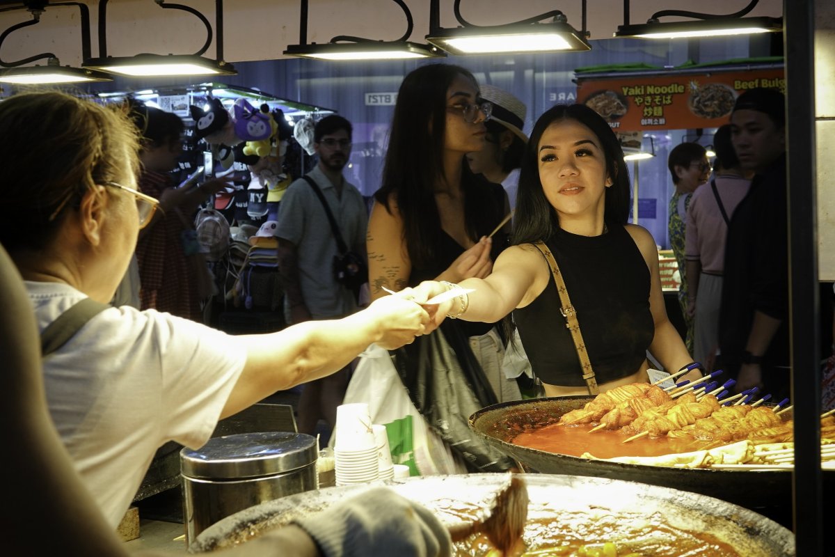 noční street food market