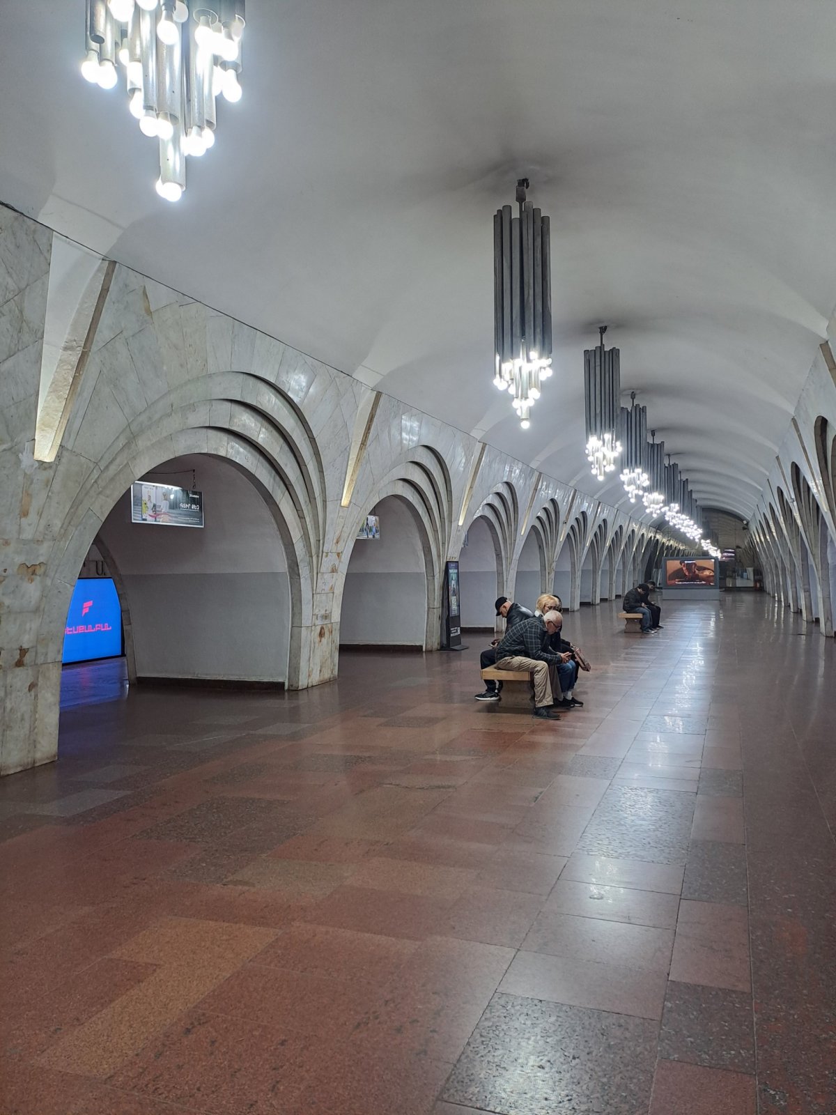 Jen ty lustry v Praze chybí