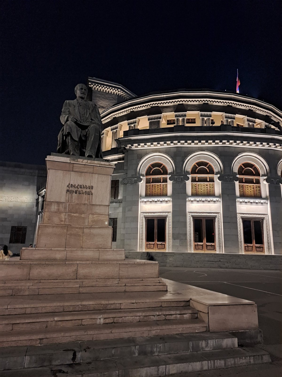 Noční budova opery