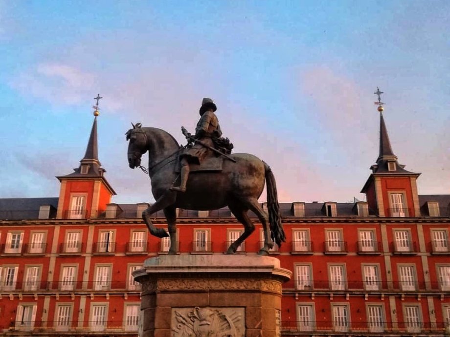 Ranní Plaza Mayor centrální náměstí 
