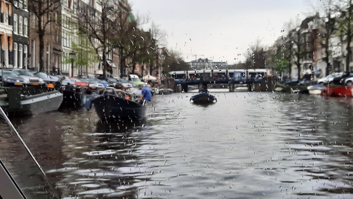 Amsterdam v dešti