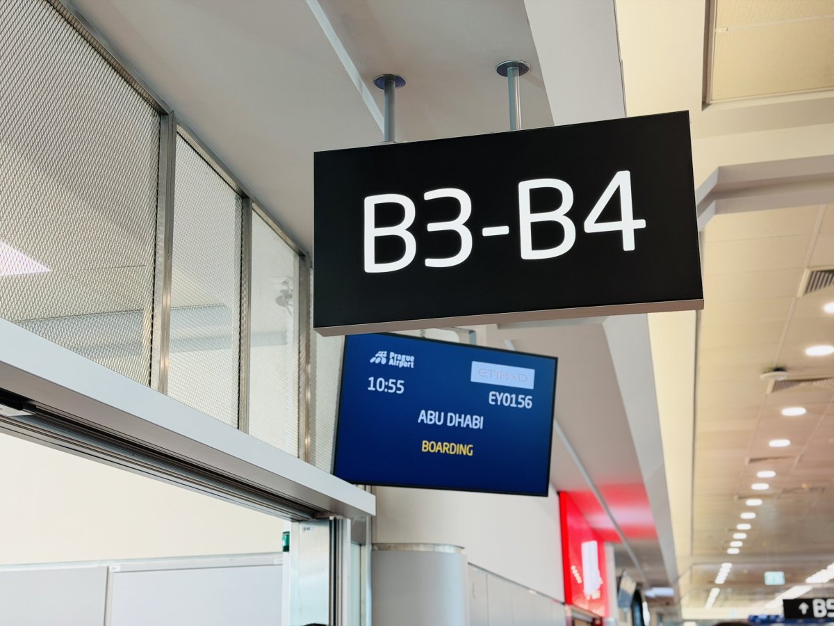 Nástupní gate pro let EY156