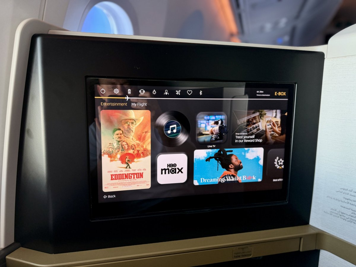 17,3″ 4K monitor s IFE