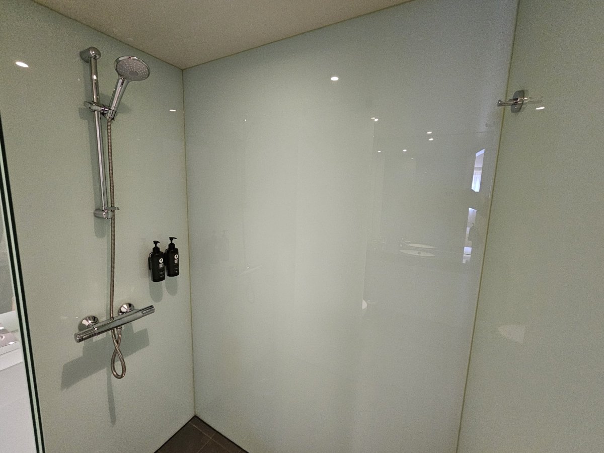 Ramada Encore, sprcha