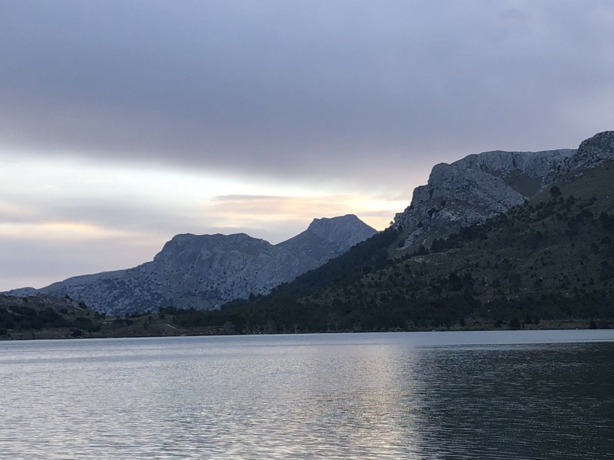 Hladina ještě spala...