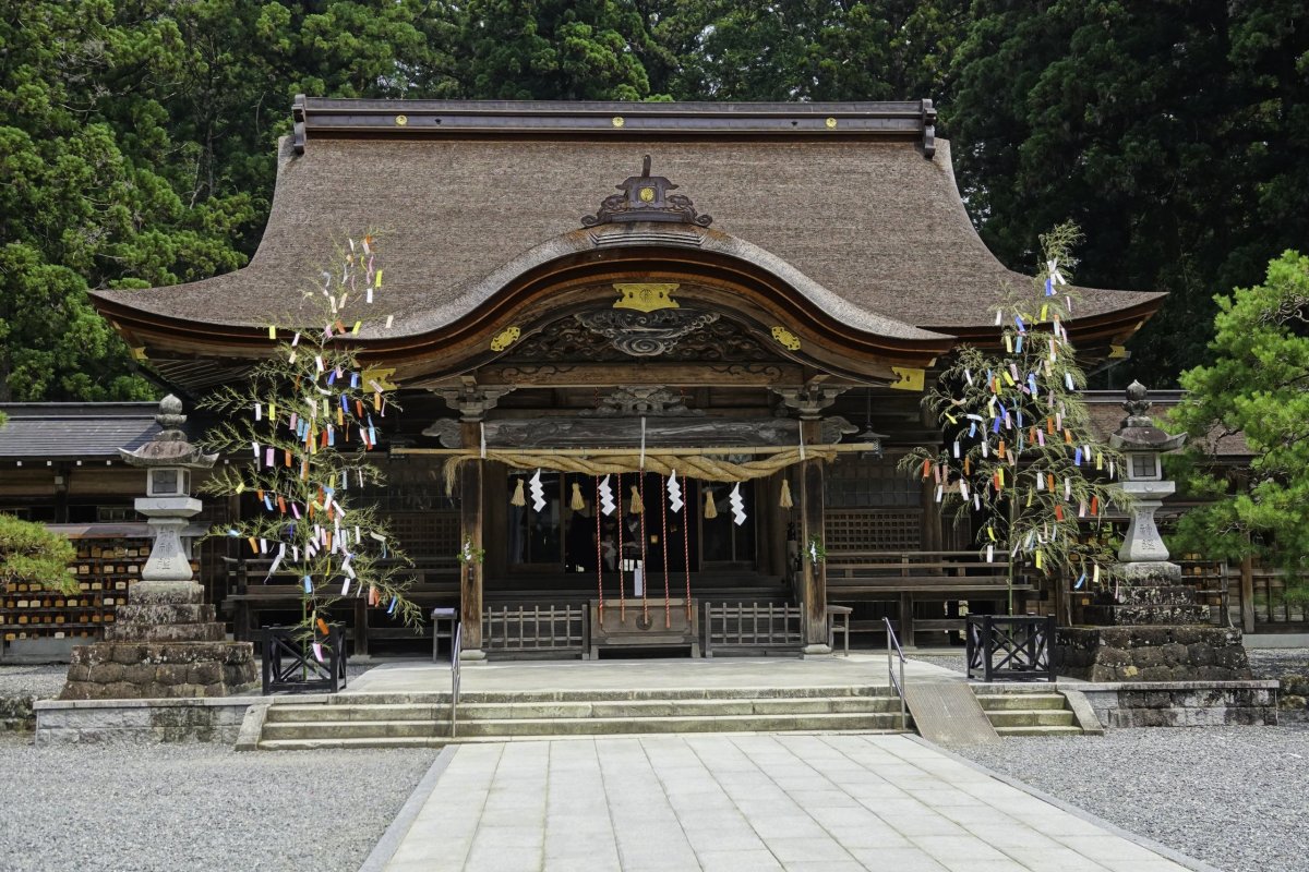 malá svatyně v lese