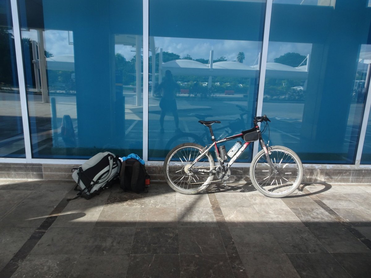 Na letišti sbalit kolo a domů