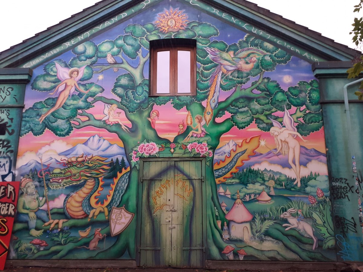 místní malůvky v hippie čtvrti