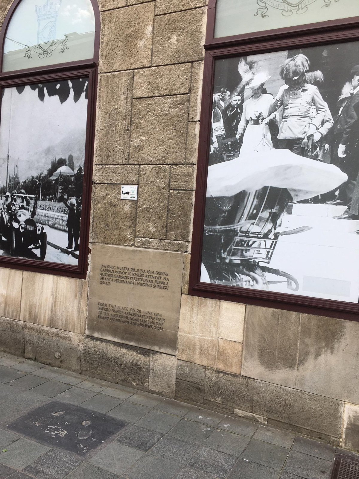 "Tak nám zabili Ferdinanda!!" "A kterýho, paní Müllerová?"