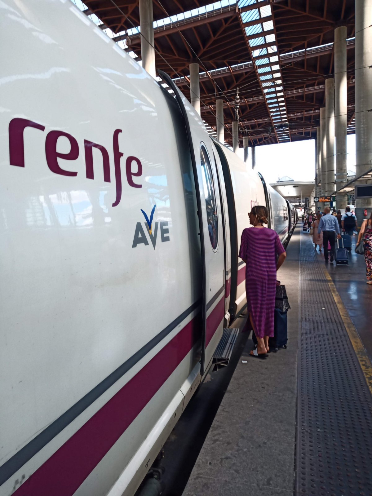 Rychlovlak RENFE při odjezdu 