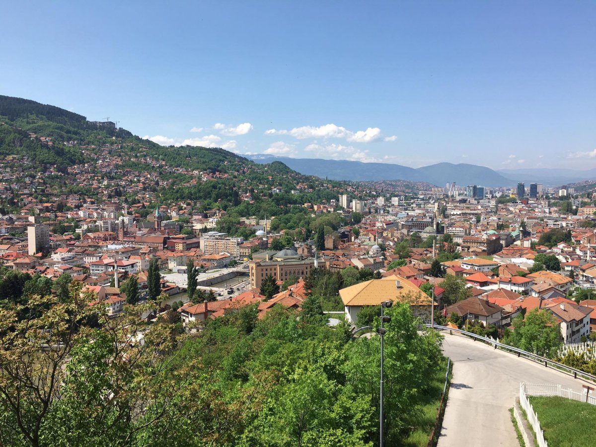 "...támhle za kopcem je Sarajevo, tam budeme se zítra ráno brát..."