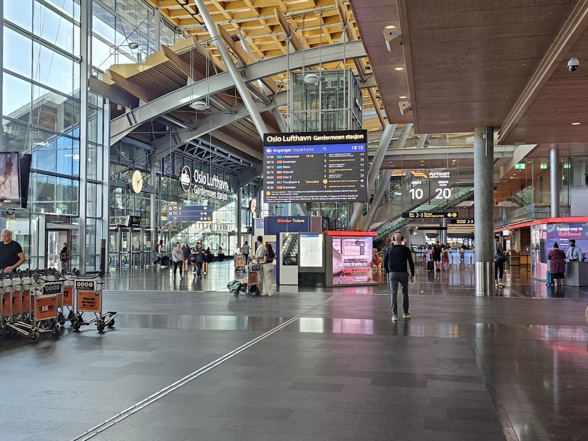 Vstup na stanici vlaků - Oslo Lufthavn