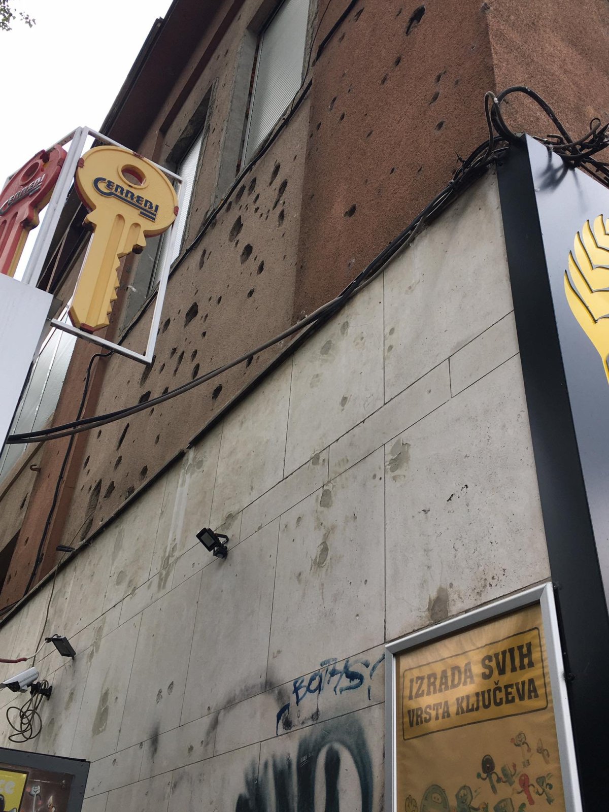 Stopy války tu jsou stále ještě patrné