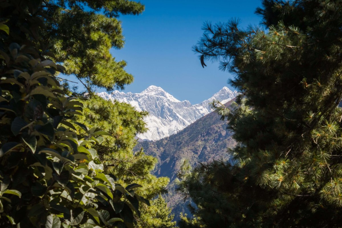 Prvý výhľad na Mt. Everest sa nachádza kúsok pred dedinou namche Bazaar. 
