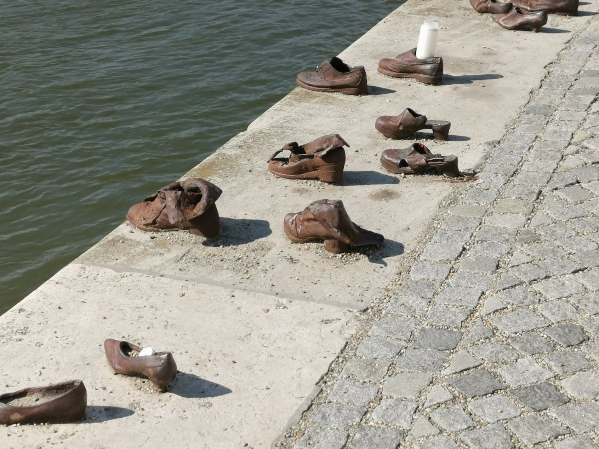 Boty na břehu Dunaje