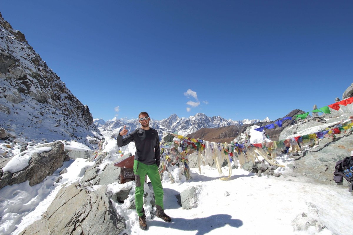 Na vrchole Cho La Pass (5 420 m n.m.), ktorý oddeľuje oblasť okolo Everestu s Gokyo dolinou. 
