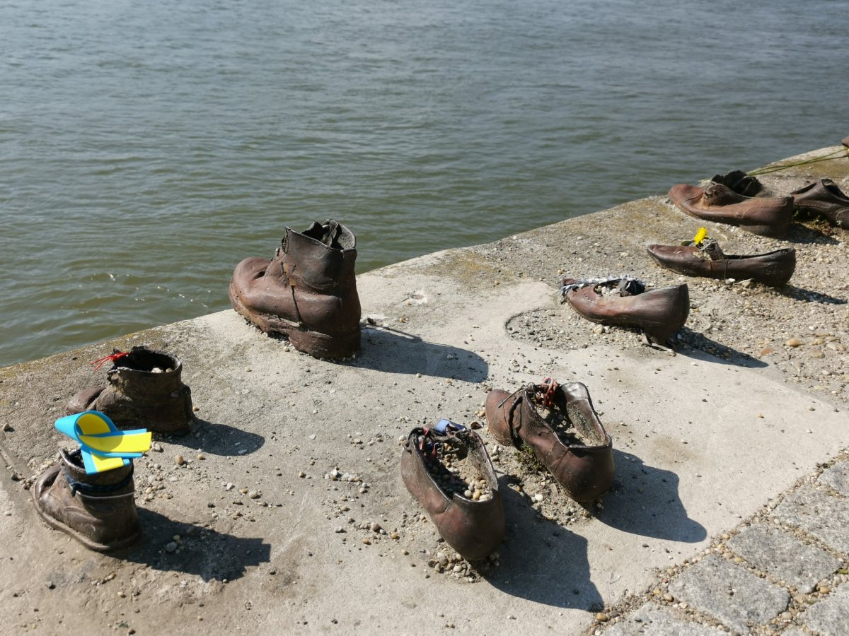 Boty na břehu Dunaje