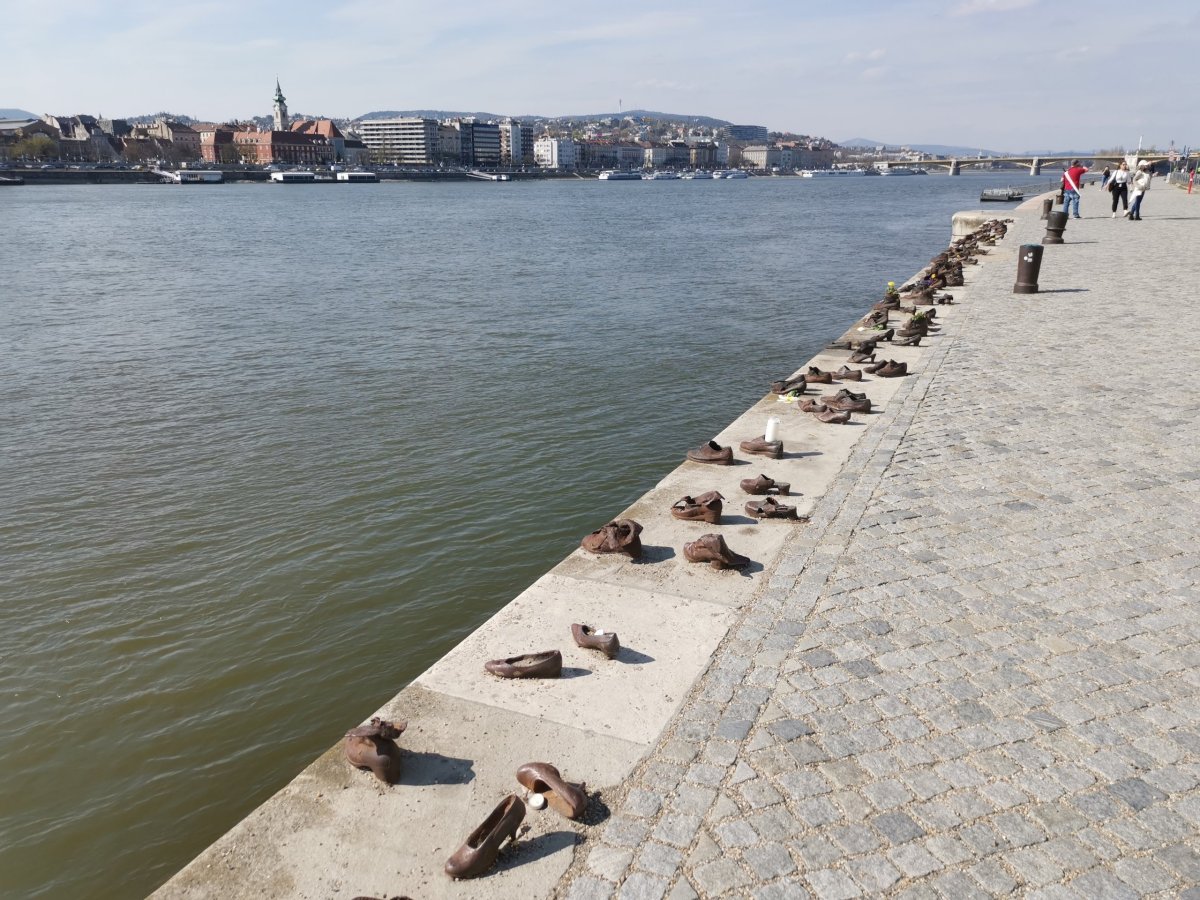 Boty na břehu Dunaje