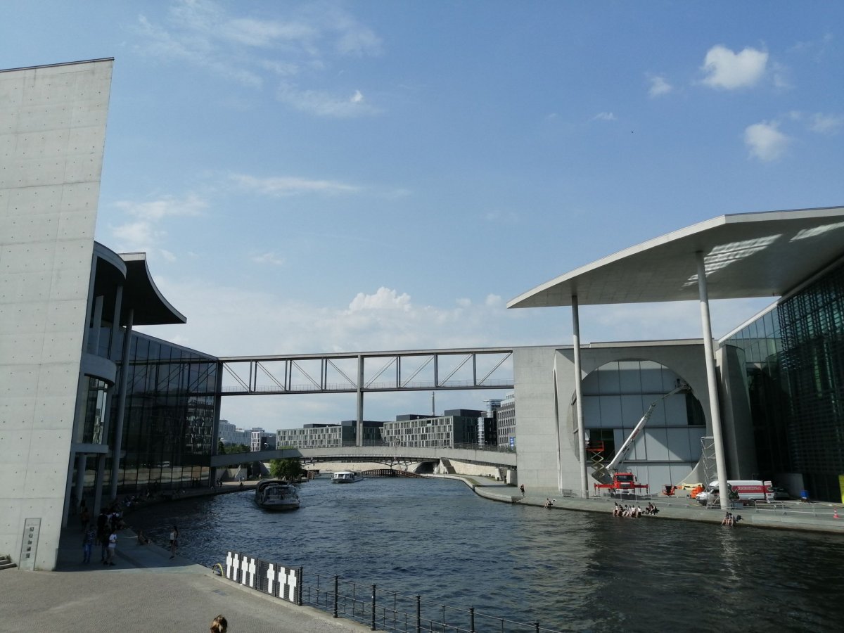 Moderní část Berlína, nábřeží